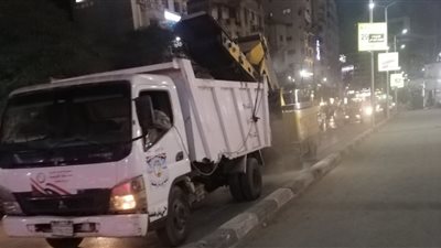 محافظ الغربية يتابع أعمال النظافة المسائية ورفع الأتربة من شوارع وميادين طنطا-صور