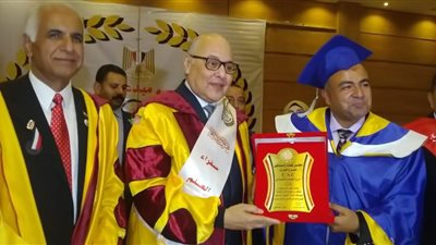 منح موسى مصطفي موسى الدكتوراه الفخريه من مجلس علماء مصر