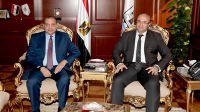 رئيس جامعة بني سويف يهنئ المحافظ