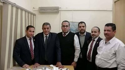 ضبط 8 ساعات مرصعة بالأحجار الثمينة مخبأة حول جسد راكب بالمطار
