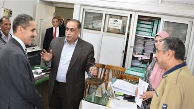 محافظ الغربية يتابع انتظام العمل بإدارات ديوان المحافظة