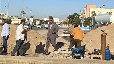 احلال وتجديد شبكة المياه والصرف بمدخل حى السلام