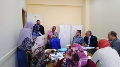 مدير التأمين الصحى يتفقد مدارس العاشر ويجتمع بمسئوليها وأطبائها وطلابها