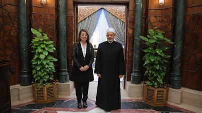 الإمام الأكبر لـ الدكتورة غادة والي: اختيارك للمنصب الدولي الرفيع دلالة على قدرة المرأة المصرية
