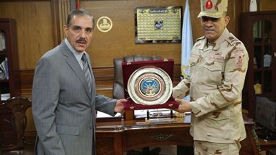 محافظ كفرالشيخ يبحث التعاون مع قائد المنطقة الشمالية العسكرية ..صور