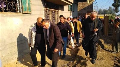 محافظ الشرقية يأمر بترميم منزل تأثر بأعمال الصرف الصحي في الشبانات..صور
