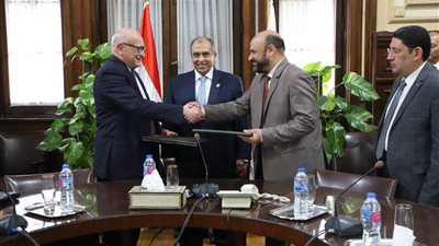 وزير الزراعة يشهد توقيع بروتوكول تعاون بين 