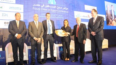 سحر نصر نشيد بمشروعات المدن الجديدة من خلال مؤتمر مدن المستقبل في مصر