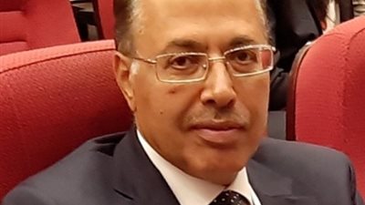 نهال عنبر وأحمد عبد العزيز يشاركان بحفل تخرج الدفعة الثانية لإعلام الجامعة البريطانية