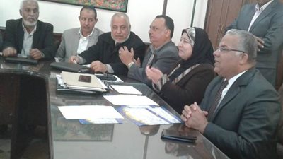 مدير تعليم الإسماعيلية يكافئ الفائزين بمسابقتي القرآن الكريم والتحدث بالفصحى ..صور