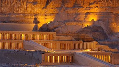 تعامد الشمس اليوم على قدس أقداس معبد حتشبسوت فى عيد حورس