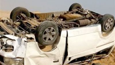 انقلاب سيارة محملة بأجولة دقيق أعلى الدائري يتسبب في كثافات مرورية مرتفعة