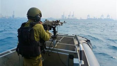 زوارق الاحتلال الإسرائيلي تطلق النار صوب الصيادين الفلسطينيين ببحر غزة
