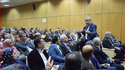 التموين تبحث تطوير الشركات التابعة للقابضة الغذائية