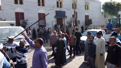 حملة موسعة لإزالة الإشغالات غرب الأقصر ..صور