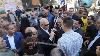 محافظ الجيزة يوجه بحظر وضع صناديق القمامة بجوار أكشاك الكهرباء