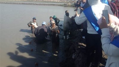 طلاب جامعة بنها يزورون المفرخ السمكى بالعباسة