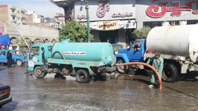 محافظ الغربية يكلف رئيسًا حى اول وثان طنطا بسرعة شفط مياه الأمطار -صور