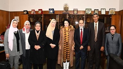 عميد ألسن عين شمس تستقبل زيارة الدعم الفني لإعتماد برامجها