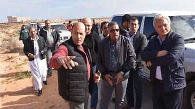 شعيب يتفقد منطقة علوش لوضع حلول لمشكلة مياه الصرف الصحى
