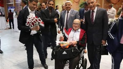 اللواء عبدالفتاح حلمي يستقبل أولى رحلات السياح الإنجليز لمطار شرم الشيخ