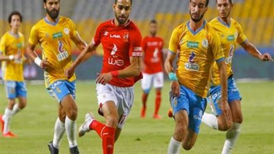 التعادل السلبي يحسم الشوط الأول بين الأهلي والإسماعيلي