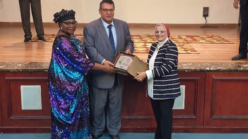 د. رشوان خلال تكريمه