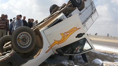 إصابة 9 عمال فى انقلاب سيارة ربع نقل بالعاشر من رمضان