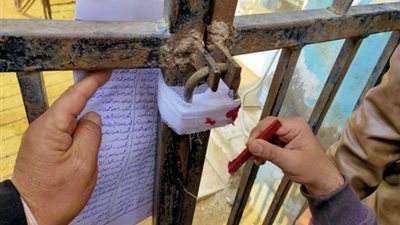 غلق 30 محل مخالف و إزالة 200 إشغال في الإسماعيلية.صور