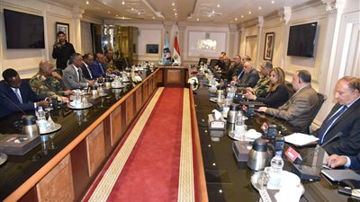 التراس يستقبل وزير الدفاع الصومالي لبحث سبل التعاون وتبادل الخبرات والتدريب المشترك