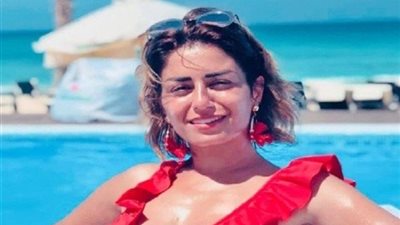 تصريح مثير من منة فضالى عن مايوهاتها.. فيديو