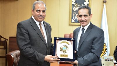 محافظ الغربية ورئيس جامعة الأزهر يتفقدان القافلة التنموية الشاملة بقرية بشبيش بالمحلة الكبرى