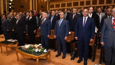 غريب: التعليم والبحث العلمى والصناعة يمثلون أضلاع مثلث التنمية والنهضة الشاملة فى مصر