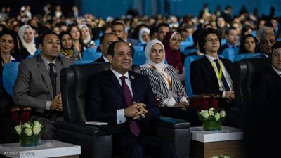 بالفيديو.. السيسي يلبي رغبة طفل ويؤكد: 