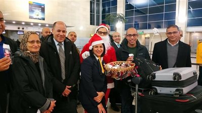 لوفتهانزا تحتفل بالكريسماس مع المسافرين في مطار القاهرة