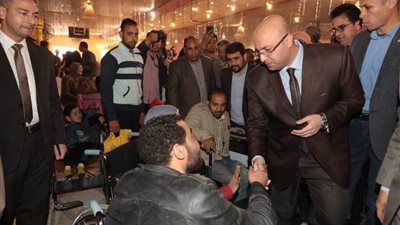 محافظ بني سويف يسلم 51 جهاز تعويضي لذوي الهمم.صور