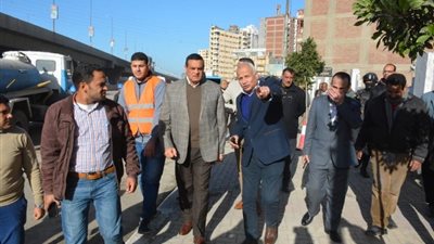 محافظ البحيرة يتابع سيناريو تصريف الأمطار بشوارع دمنهور.صور