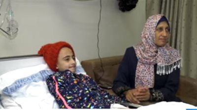 سلطات الاحتلال تمنع سفر الأم من غزة مع إبنها المريض بالسرطان للعلاج في الضفة الغربية