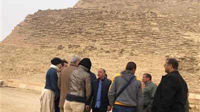 الأمين العام يتفقد الأعمال النهائية لترميم الهرم المدرج بمنطقة سقارة الأثرية .. صور