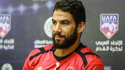 شريف اكرامى يخوض جلسة تدريب فى الجيم