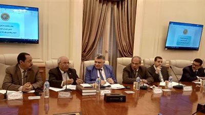 التنمية المحلية تناقش قانون المحال العامة