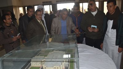 محافظ مطروح يتفقد مستشفي الاغاثة والطوارئ برأس الحكمة.صور