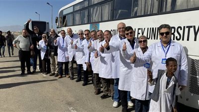 قافلة جامعة طنطا بمحافظة البحر الاحمر تواصل الكشف على مئات المرضى وصر ف الأدوية مجانا