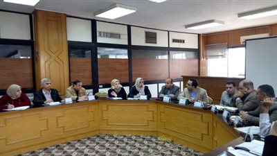 الإسماعيلية تعتمد خطة تطوير طرق القري الأكثر أحتياجا.صور