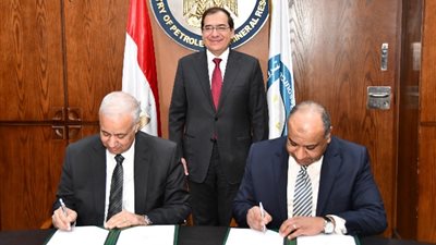 وزير البترول يشهد توقيع بروتوكول تعاون بين إنبى وجامعة الإسكندرية في التدريب والبحث العلمى