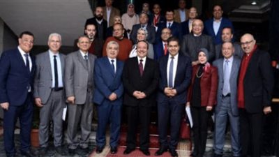 رئيس جامعة طنطا يكرم المشاركين بالقافلة الطبية بحلايب وشلاتين وأبو رماد