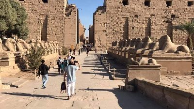 أهالي الأقصر يتذمرون من نقل طريق كباش إلى التحرير