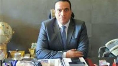 انقلاب سيارة ميكروباص في ترعة بقنا