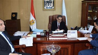رحمي يناقش نسب تنفيذ مشروعات التربية والتعليم والأبنية التعليمية بالمحافظة