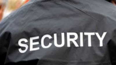 موظف بشركة أمن ينتحل صفة ضابط شرطة لسرقة مواطن.. تعرف على التفاصيل